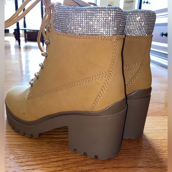 Tan Combat boots with 3 inch heel, 7.5 shoe size, in perfect condition. - Picture 5 of 10